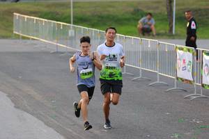 BIB: 22091
                            <button type="button" onclick="openModal(3531077)" class="btn btn-primary btn-sm float-right btn-popup" data-toggle="modal" data-target=".modal-high-quality">
                        <i class="fas fa-shopping-cart"></i> Add to Cart
                    </button>
                                            <button type="button" onclick="isThisMe(3531077, true)" class="btn btn-success btn-sm float-right btn-popup btn-isme hidden" data-toggle="tooltip" data-placement="bottom" title="นี่คือรูปของคุณใช่ไหม คลิกที่นี่เพื่อเอาเข้าอัลบั้ม">
                        <i class="fas fa-plus"></i> Add to album
                    </button>
                    <button type="button" onclick="isThisMe(3531077, false)" class="btn btn-warning btn-sm float-right btn-popup btn-isnotme hidden">
                        <i class="fas fa-ban"></i> Remove from album
                    </button>